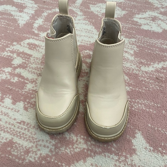 Old Navy Kids Cream Chelsea Boots - Picture 2 of 4